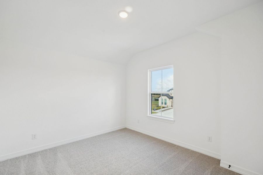 Spacious, unfurnished interior of a new home in Valencia, Manvel (Image 16).