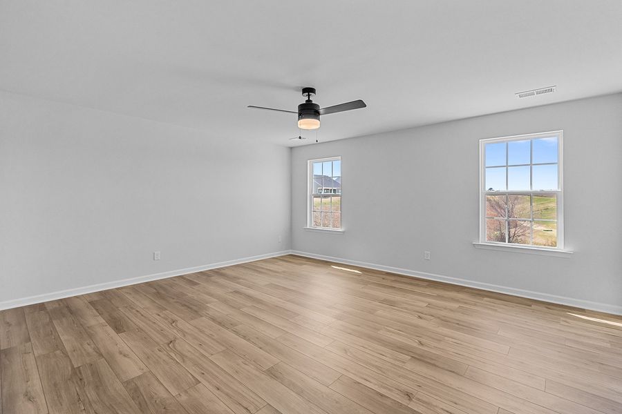 Spacious, unfurnished interior of a new home in Fieldstone, Lexington (Image 36).