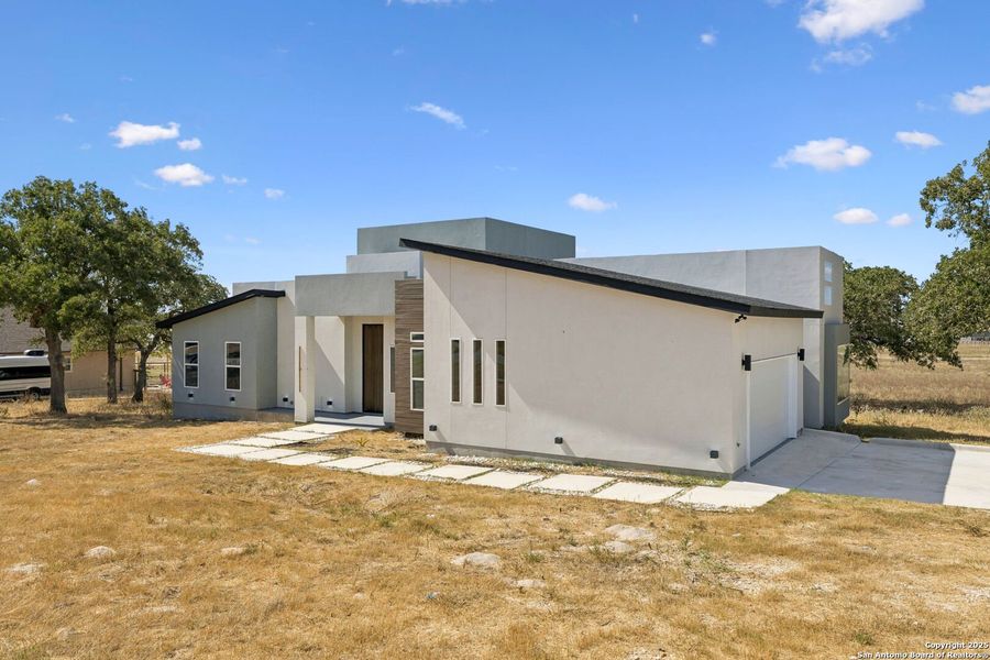 Exterior details and patio area of a home in , La Vernia (Image 29).