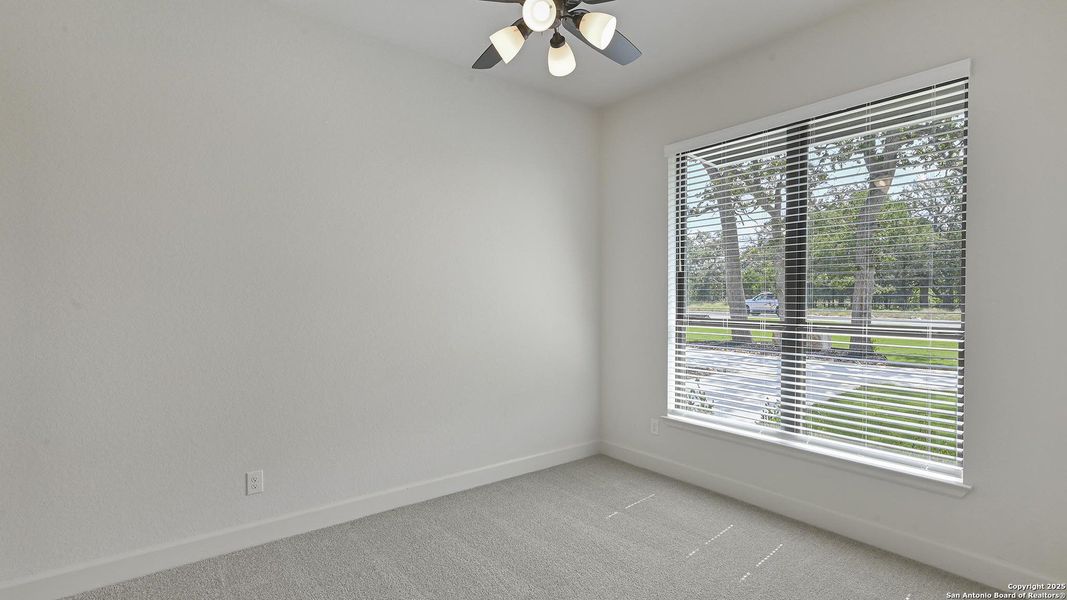 Spacious, unfurnished interior of a new home in George's Ranch Acre, Boerne (Image 25).