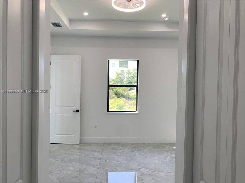 Spacious, unfurnished interior of a new home in , Lehigh Acres (Image 24).