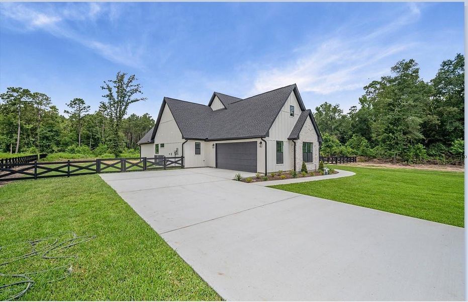 Front exterior of a new home in , Conroe, TX, highlighting curb appeal (Image 1). Front exterior of a new home in , Conroe, TX, highlighting curb appeal (Image 1).