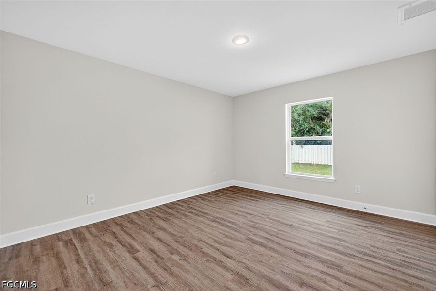Spacious, unfurnished interior of a new home in Cape Coral, Cape Coral (Image 23).