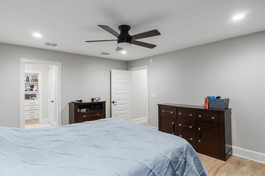 Furnished interior view inside a new home in , Lindale (Image 14).