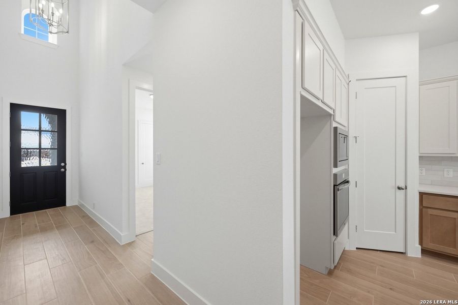 Spacious, unfurnished interior of a new home in Prominence, San Antonio (Image 12).