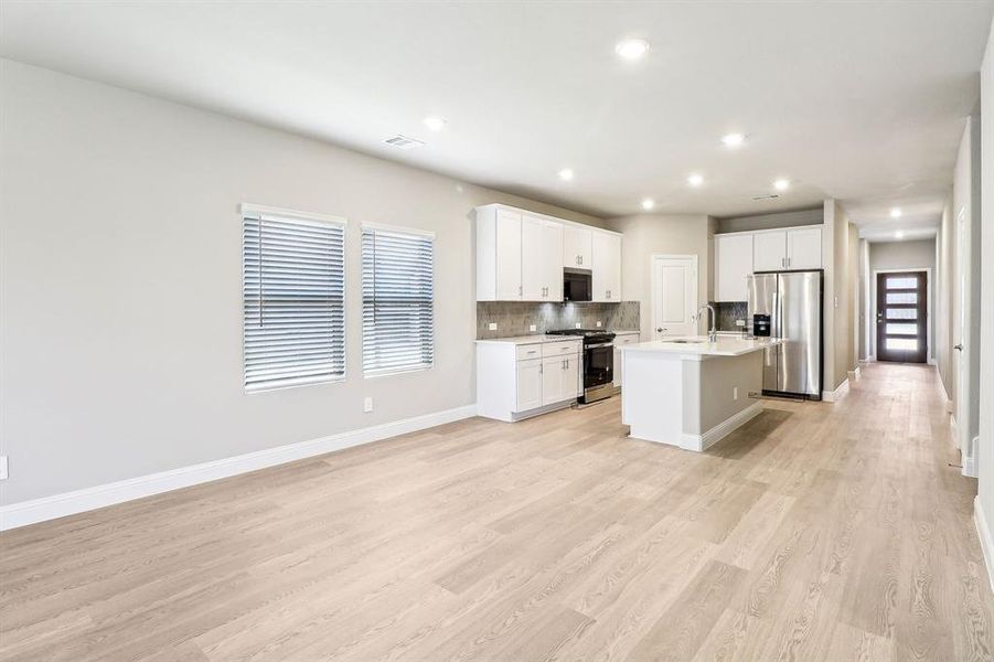 Photo is not of the actual home, but is an inspirational photo of builder’s model home and may depict options, furnishings, and/or decorator features that are not included. Photo is not of the actual home, but is an inspirational photo of builder’s model home and may depict options, furnishings, and/or decorator features that are not included.