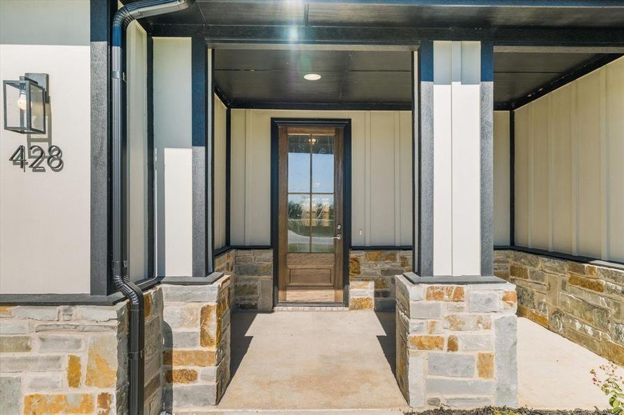 View of exterior entry with covered porch View of exterior entry with covered porch