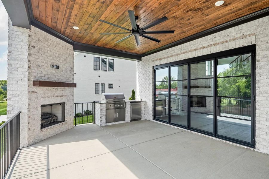 The Wilshire E Outdoor Living Area