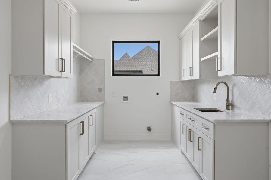 Furnished interior view inside a new home in , Willis (Image 9).