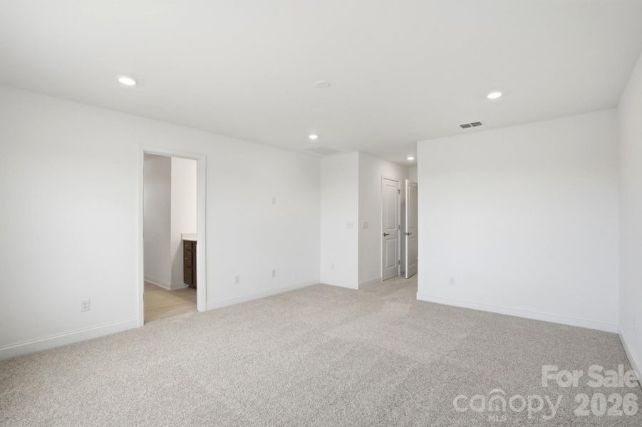 Spacious, unfurnished interior of a new home in Forest Creek, Waxhaw (Image 18).