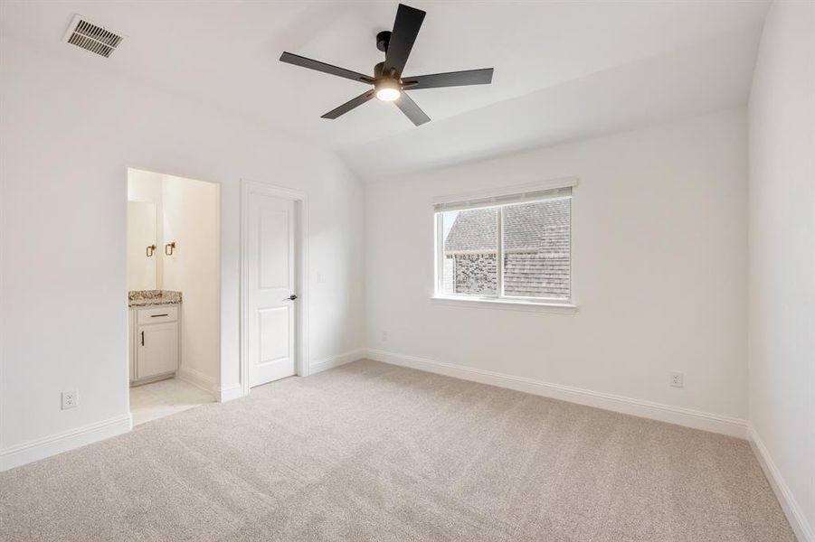 Spacious, unfurnished interior of a new home in Terracina, Rockwall (Image 20). Spacious, unfurnished interior of a new home in Terracina, Rockwall (Image 20).