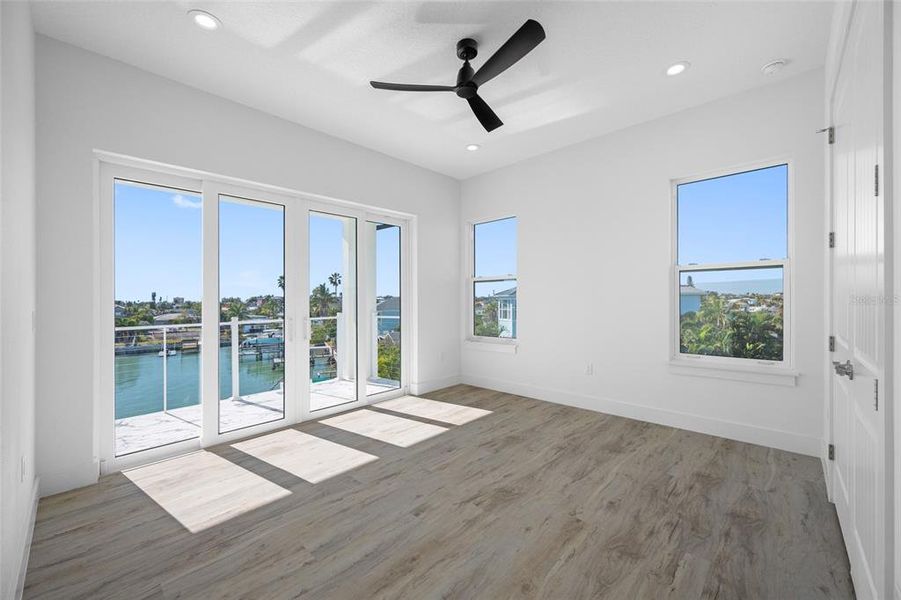 Spacious, unfurnished interior of a new home in , Treasure Island (Image 21).