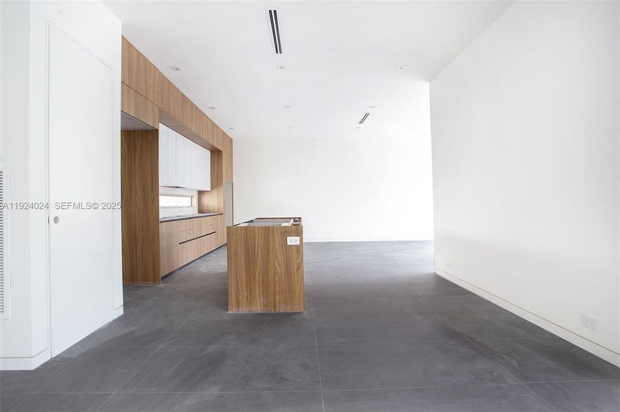 Spacious, unfurnished interior of a new home in , Miami (Image 30).