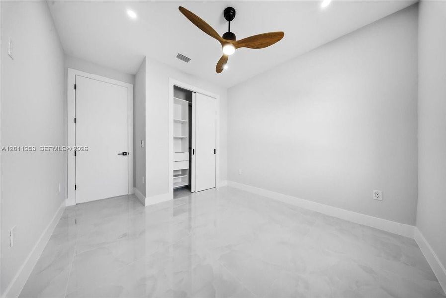 Spacious, unfurnished interior of a new home in , Cape Coral (Image 25).