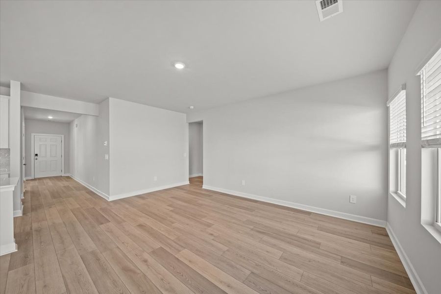 Spacious, unfurnished interior of a new home in Brayfield Manor - Signature Collection, Wellford (Image 10).