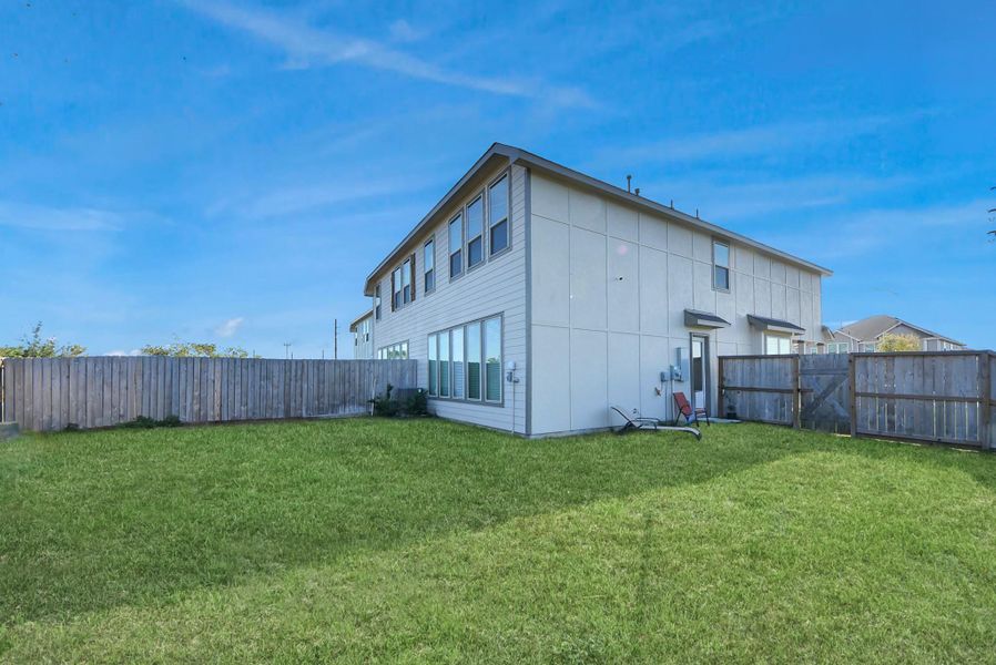 Exterior details and patio area of a home in Cross Creek Ranch, Fulshear (Image 23).