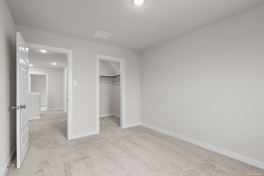 Spacious, unfurnished interior of a new home in Mesa Vista, San Antonio (Image 18).