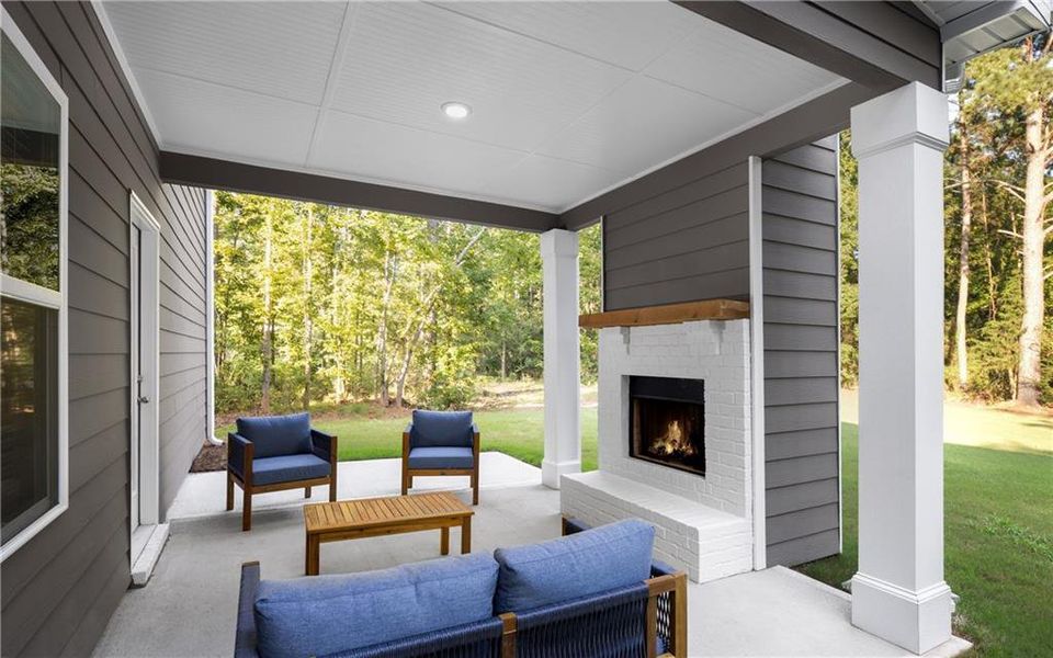 Exterior details and patio area of a home in Honey Creek, Conyers (Image 3).