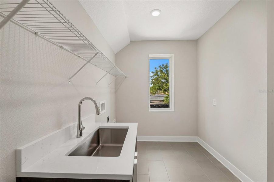 Spacious, unfurnished interior of a new home in , Tampa (Image 36).