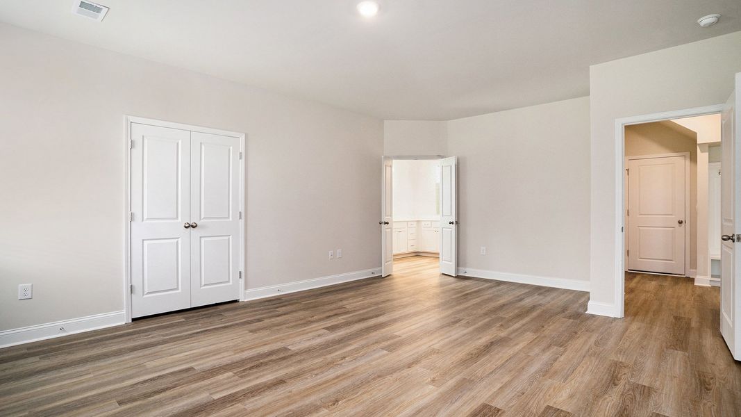 Spacious, unfurnished interior of a new home in Shell Pointe, Gilbert (Image 22). Spacious, unfurnished interior of a new home in Shell Pointe, Gilbert (Image 22).