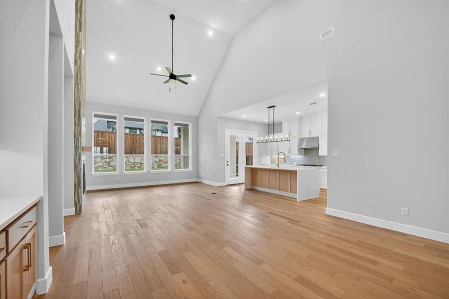 Spacious, unfurnished interior of a new home in Quail Hollow, Rockwall (Image 8). Spacious, unfurnished interior of a new home in Quail Hollow, Rockwall (Image 8).