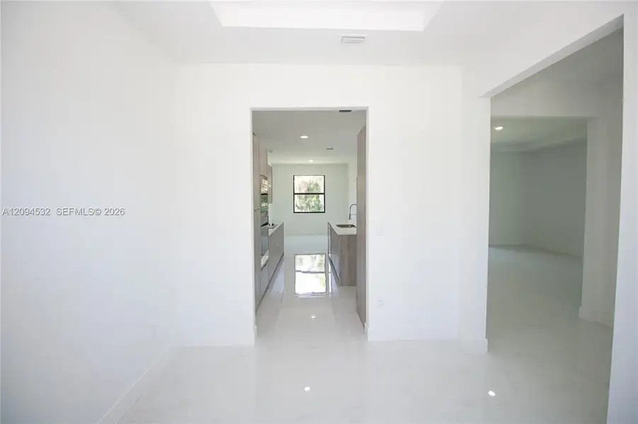 Spacious, unfurnished interior of a new home in , Lehigh Acres (Image 33).