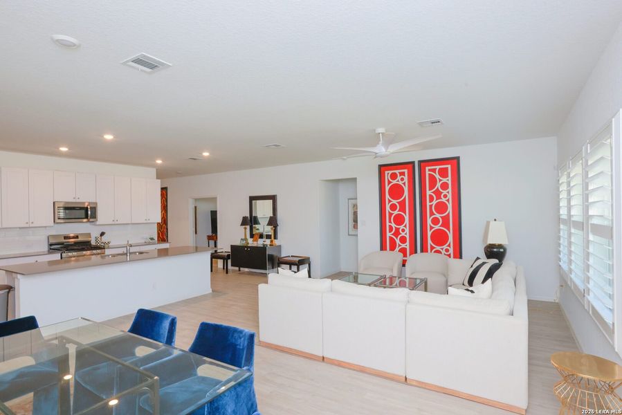 Furnished interior view inside a new home in Hidden Trails, Bulverde (Image 31).
