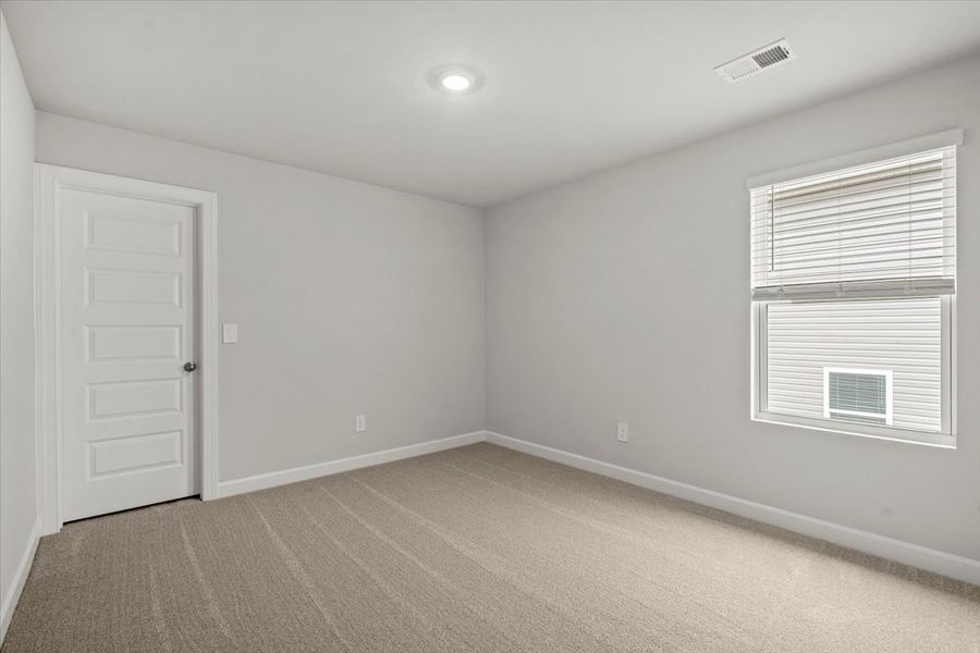 Spacious, unfurnished interior of a new home in Shiloh Valley, Piedmont (Image 26).