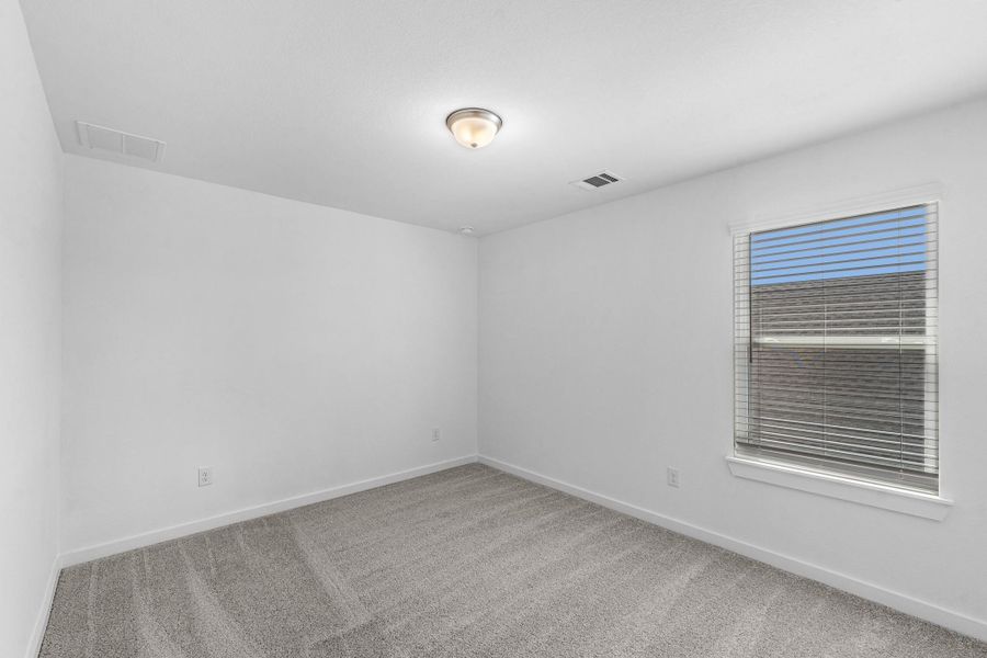 Spacious, unfurnished interior of a new home in Huntington Place, Rosharon (Image 22).