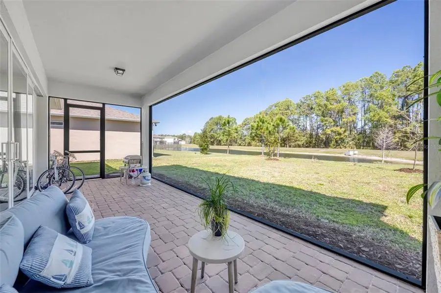 Exterior details and patio area of a home in , Clermont (Image 21).