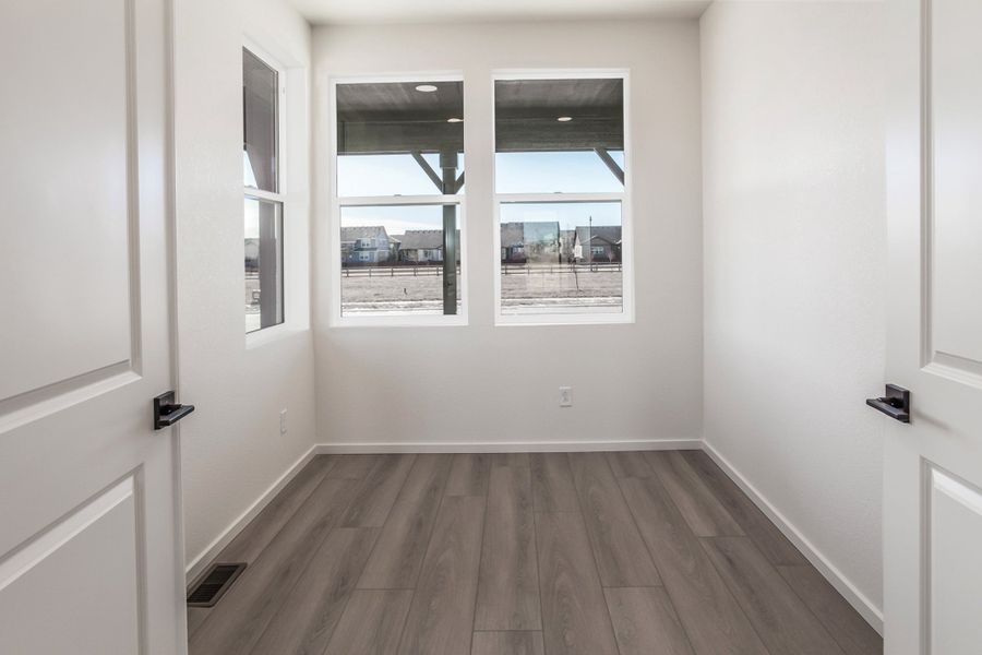 Spacious, unfurnished interior of a new home in Trailside, Timnath (Image 38).