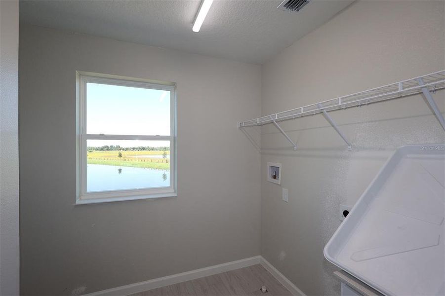 Spacious, unfurnished interior of a new home in Bay Lake Farms, St. Cloud (Image 12).