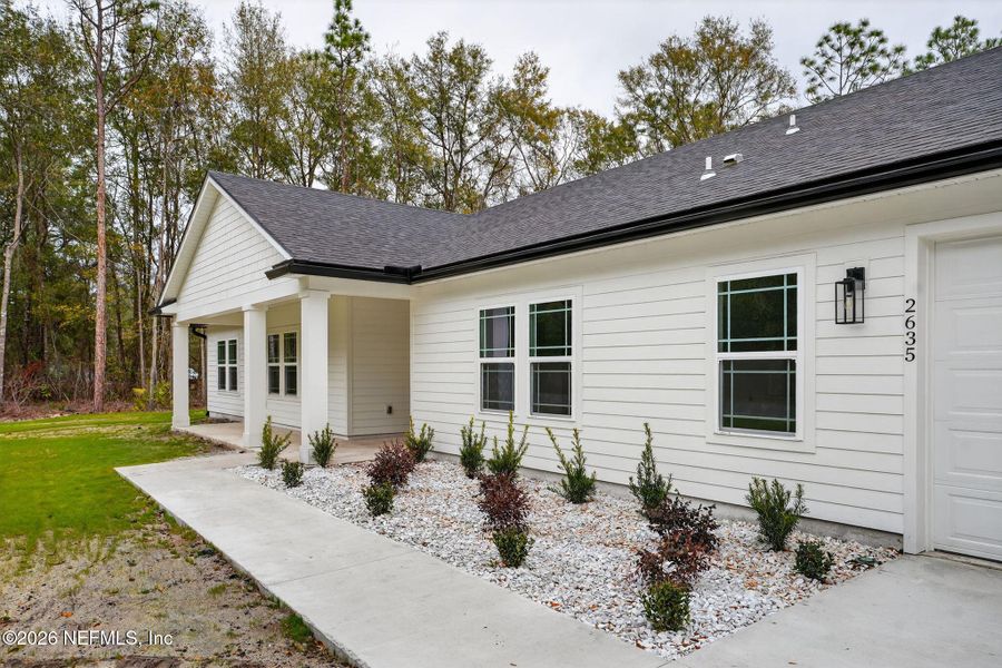 Exterior details and patio area of a home in , Middleburg (Image 19).