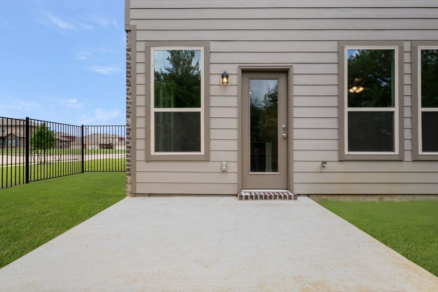 Front exterior of a new home in Eagle Cove, Denton, TX, highlighting curb appeal (Image 18). Front exterior of a new home in Eagle Cove, Denton, TX, highlighting curb appeal (Image 18).