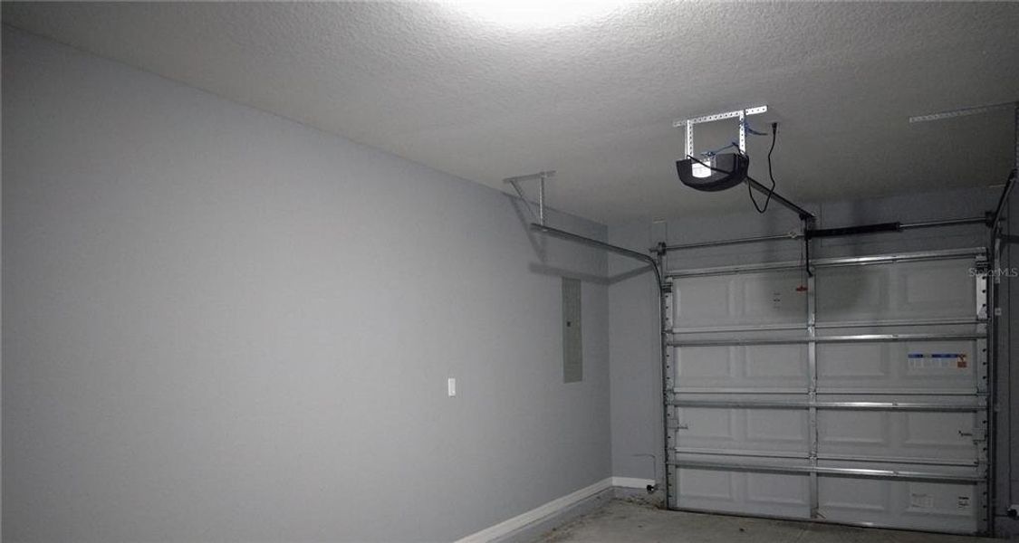 Spacious, unfurnished interior of a new home in , Ocala (Image 21).