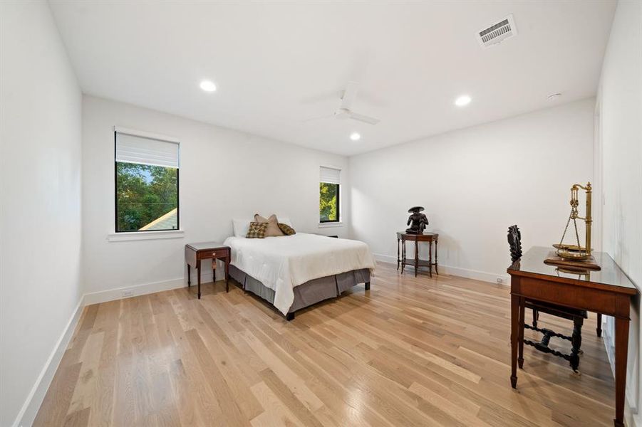 Furnished interior view inside a new home in , Dallas (Image 21). Furnished interior view inside a new home in , Dallas (Image 21).