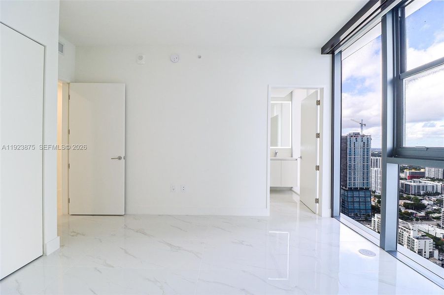 Spacious, unfurnished interior of a new home in , Miami (Image 67).