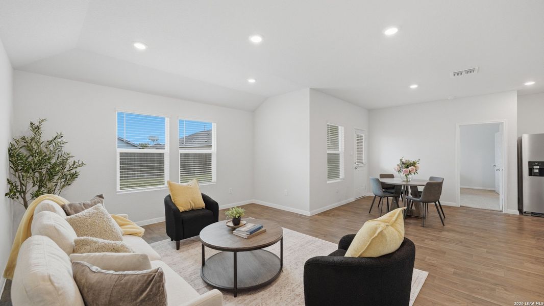 Furnished interior view inside a new home in Heather Glen, New Braunfels (Image 19).