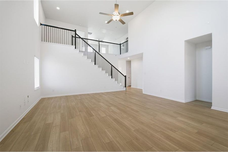 Spacious, unfurnished interior of a new home in Saddlebrook Estates, Waxahachie (Image 32). Spacious, unfurnished interior of a new home in Saddlebrook Estates, Waxahachie (Image 32).