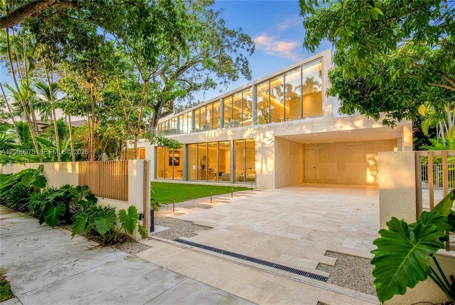 Exterior details and patio area of a home in , Miami (Image 32).