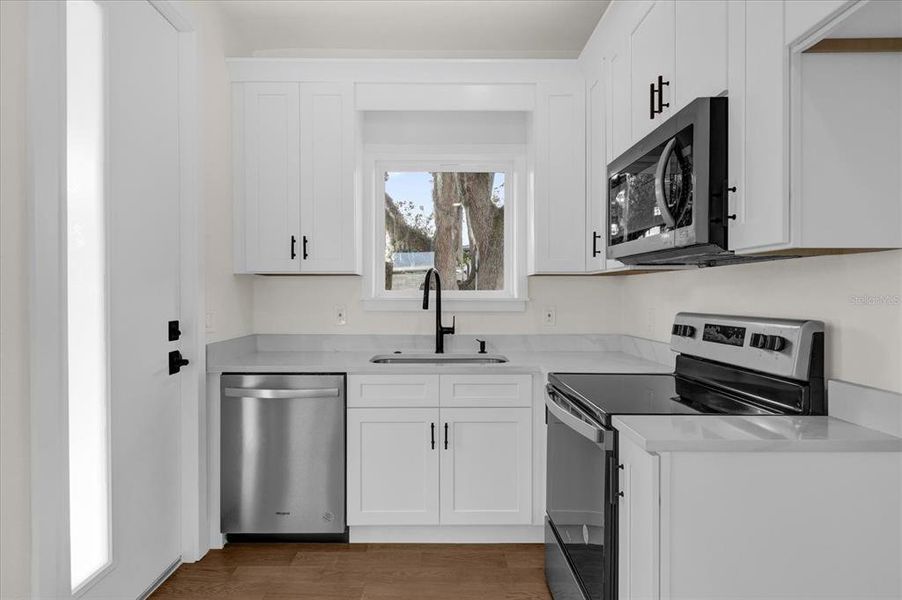 Furnished interior view inside a new home in , Orlando (Image 40).