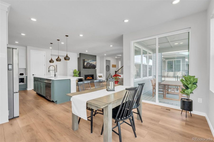 Picture meals in this fantastic setup that flows seamlessly from one room to another.