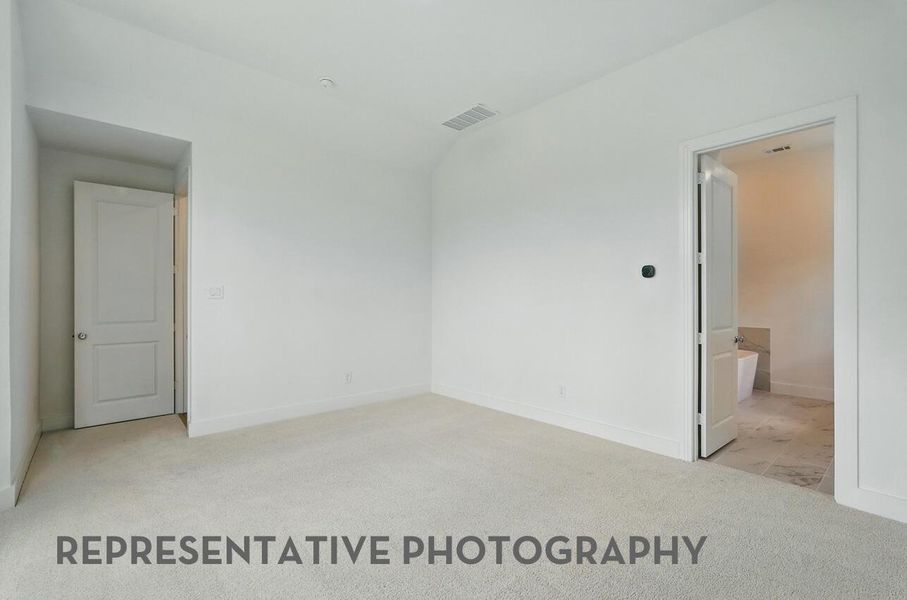 Spacious, unfurnished interior of a new home in 6 Creeks at Waterridge, Kyle (Image 12).