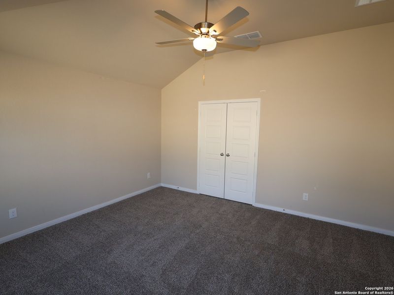 Spacious, unfurnished interior of a new home in Hunters Ranch, San Antonio (Image 15).