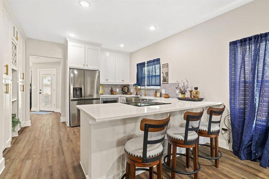 Furnished interior view inside a new home in , Denison (Image 13).