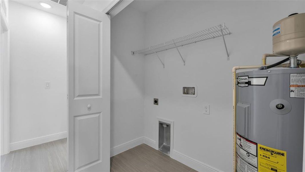 Spacious, unfurnished interior of a new home in , Winter Haven (Image 21).