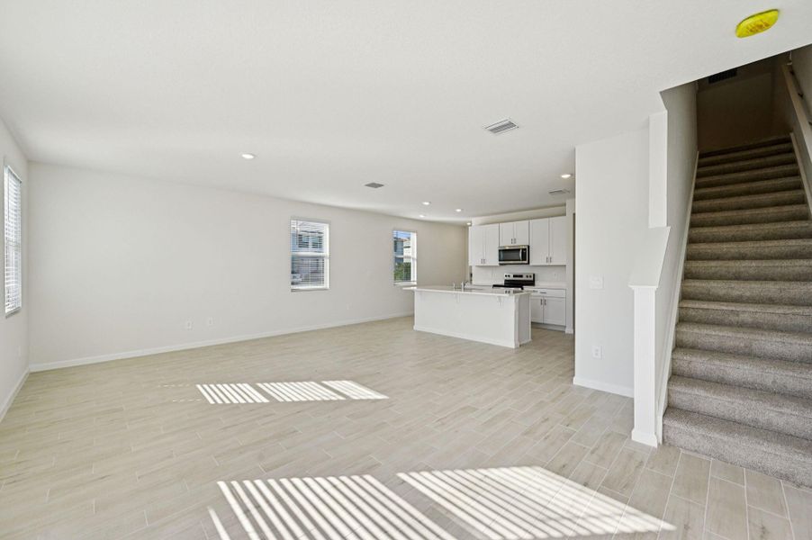 Spacious, unfurnished interior of a new home in Tidewater, Fort Pierce (Image 25).