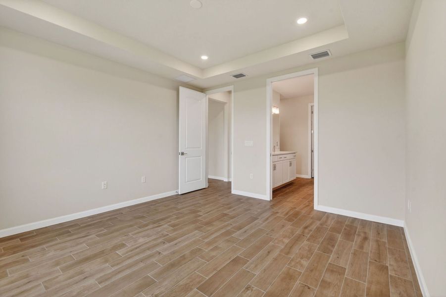 Spacious, unfurnished interior of a new home in Del Webb Tradition, Port St. Lucie (Image 57).