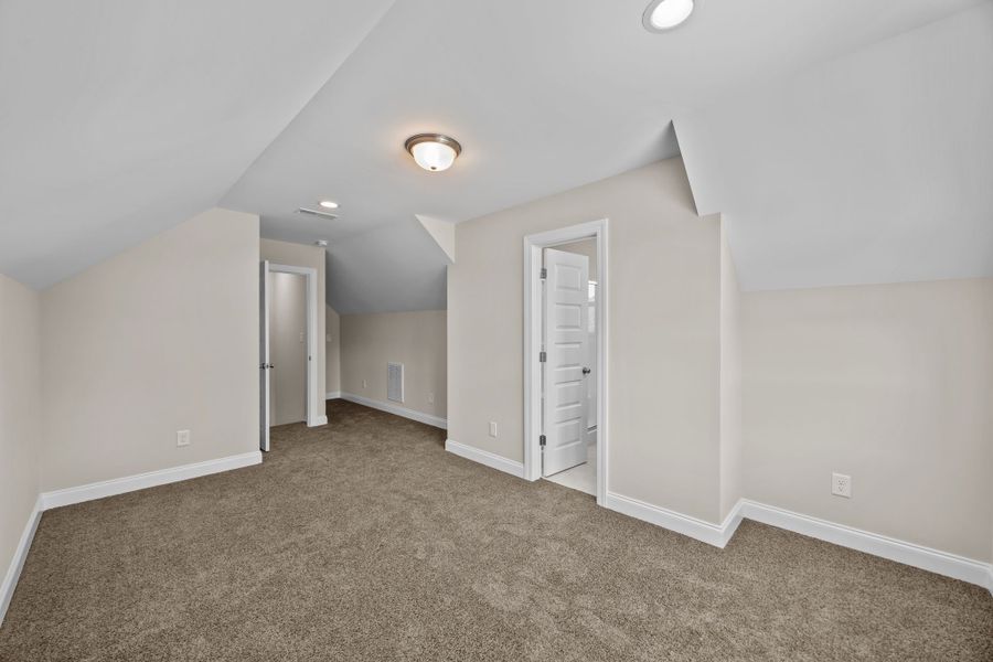 Spacious, unfurnished interior of a new home in Kennedy's Crossing, Grimesland (Image 36).