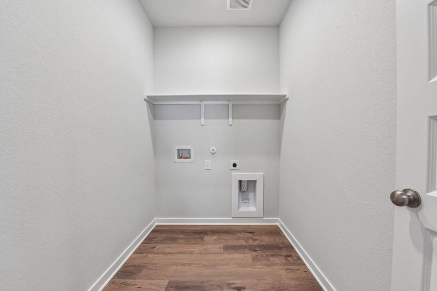 Spacious, unfurnished interior of a new home in Trinity Ranch, Elgin (Image 19).
